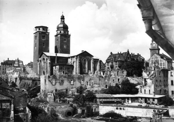 Bild vergrößern: Konventgebäude und St. Johanniskirche, nach 1945